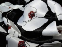 Saténová šatka 60x60cm bielo čierna